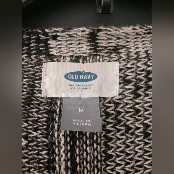 OLD NAVY WOMEN'S MEDIUM BLACK AND GRAY LONG SLEEVE TOP - Picture 3 of 3